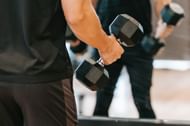 Causes microscopic muscle damage (Image via Pexels/Andres aryton)